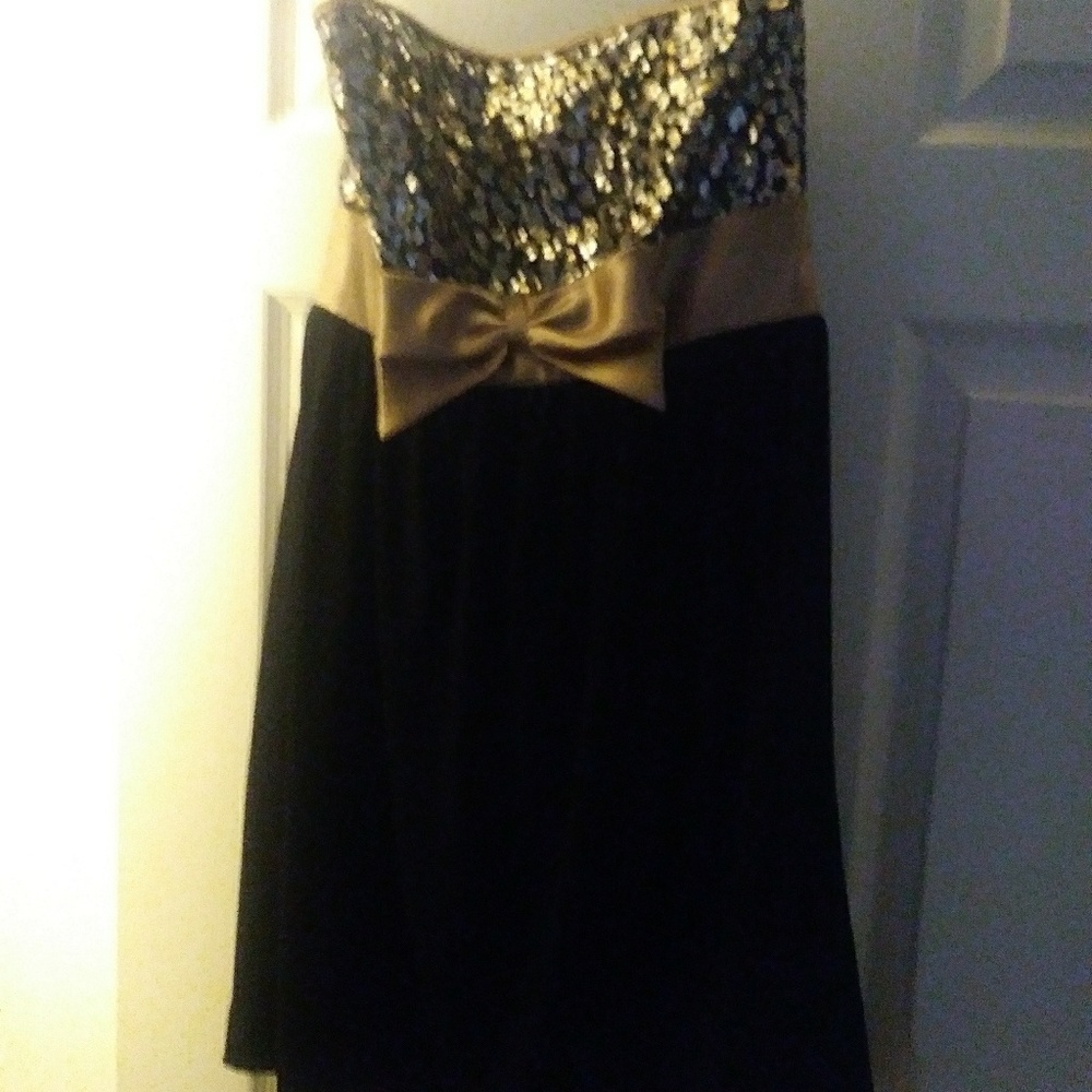 Size 3 Strapless Cockail/Prom dress